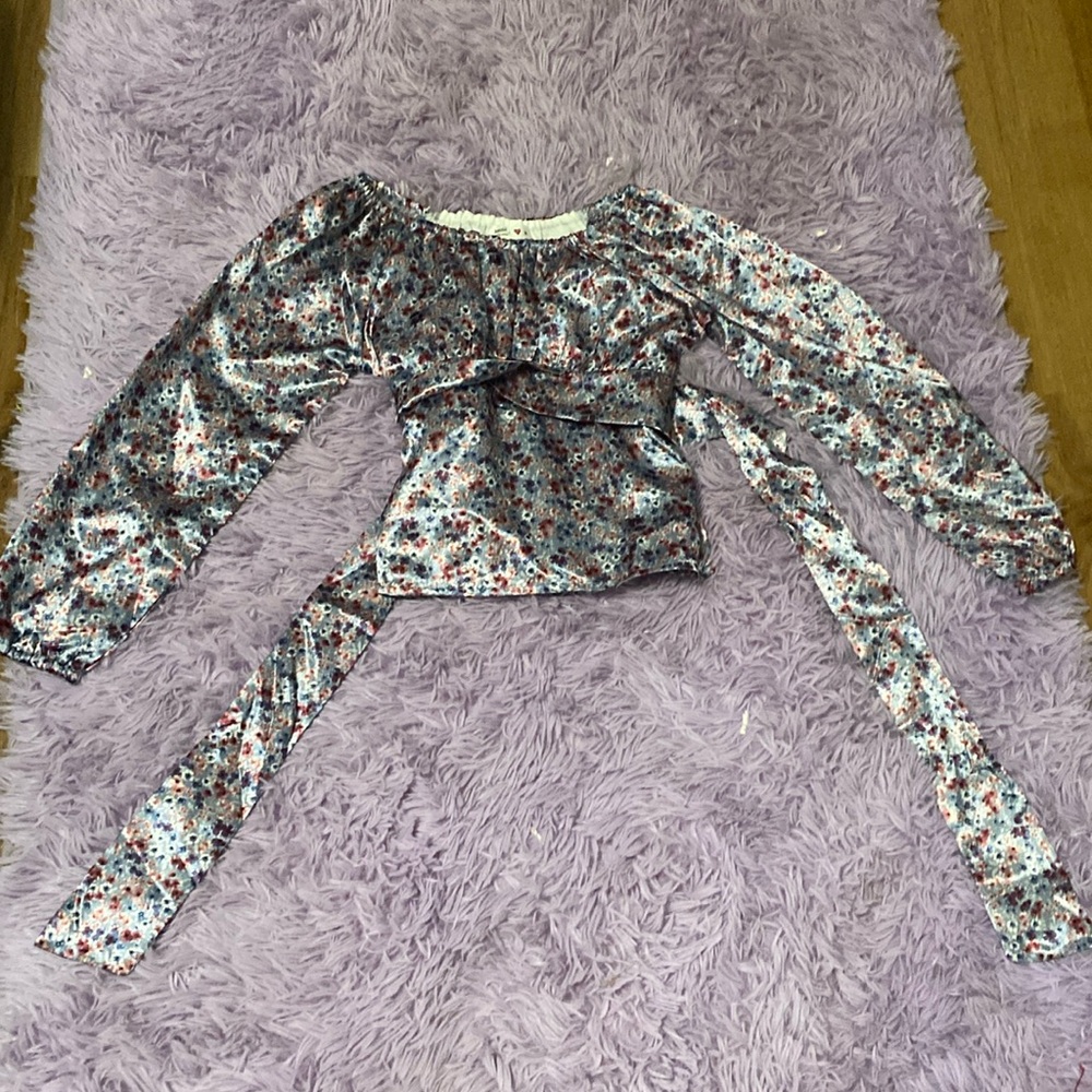 A flower design shirt a girls 10/12